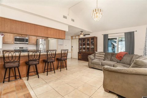 House in Port Richey, Florida 2 bedrooms, 129.69 sq.m. № 1622750 - photo 4