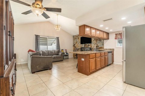 House in Port Richey, Florida 2 bedrooms, 129.69 sq.m. № 1622750 - photo 14