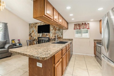 House in Port Richey, Florida 2 bedrooms, 129.69 sq.m. № 1622750 - photo 15