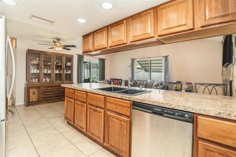 House in Port Richey, Florida 2 bedrooms, 129.69 sq.m. № 1622750 - photo 17