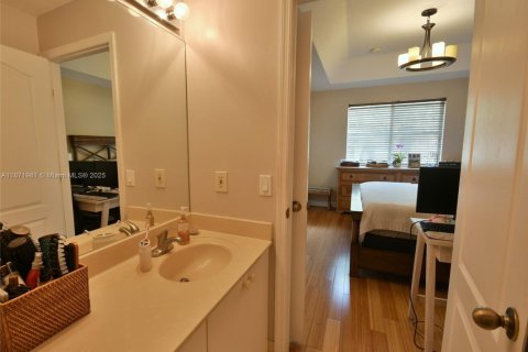Townhouse in Hialeah, Florida 4 bedrooms, 139.35 sq.m. № 1926114 - photo 29