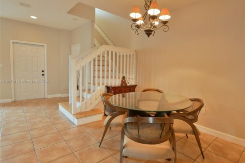 Townhouse in Hialeah, Florida 4 bedrooms, 139.35 sq.m. № 1926114 - photo 4
