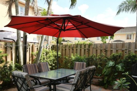 Townhouse in Hialeah, Florida 4 bedrooms, 139.35 sq.m. № 1926114 - photo 18