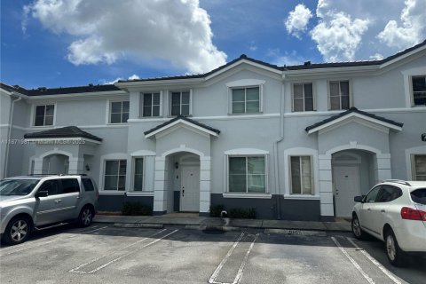Townhouse in Hialeah, Florida 4 bedrooms, 139.35 sq.m. № 1926114 - photo 1