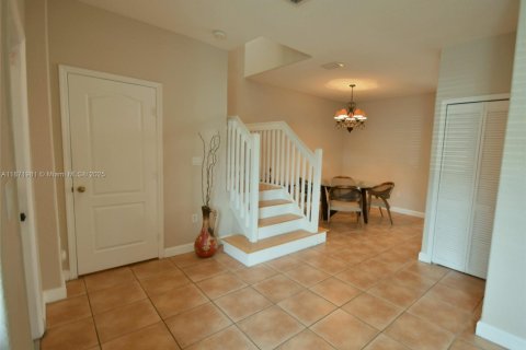 Townhouse in Hialeah, Florida 4 bedrooms, 139.35 sq.m. № 1926114 - photo 13