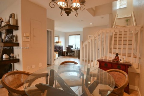 Townhouse in Hialeah, Florida 4 bedrooms, 139.35 sq.m. № 1926114 - photo 19