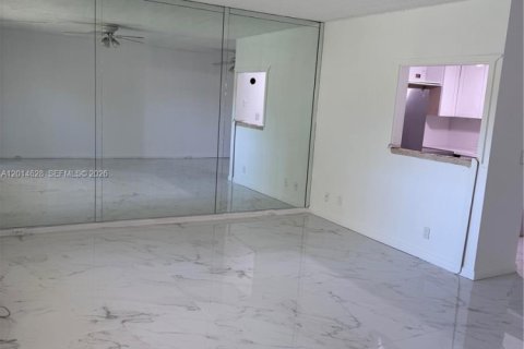 Condo in Boca Raton, Florida, 1 bedroom  № 2076542 - photo 12