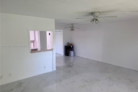 Condo in Boca Raton, Florida, 1 bedroom  № 2076542 - photo 11