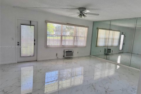 Condo in Boca Raton, Florida, 1 bedroom  № 2076542