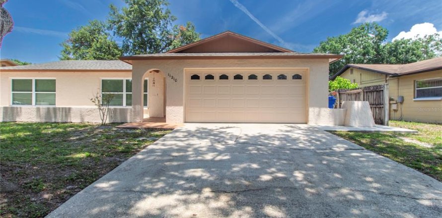 House in Tampa, Florida 3 bedrooms, 148.18 sq.m. № 1742770