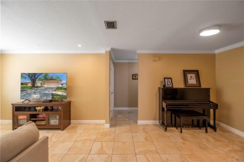 House in Tampa, Florida 3 bedrooms, 148.18 sq.m. № 1742770 - photo 10