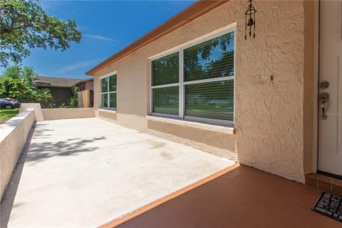 House in Tampa, Florida 3 bedrooms, 148.18 sq.m. № 1742770 - photo 5