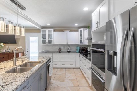 House in Tampa, Florida 3 bedrooms, 148.18 sq.m. № 1742770 - photo 15