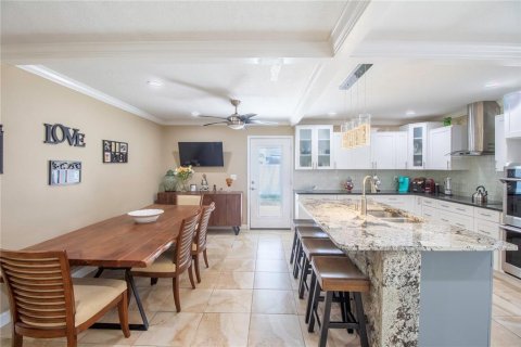 House in Tampa, Florida 3 bedrooms, 148.18 sq.m. № 1742770 - photo 17
