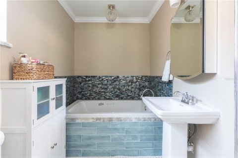 House in Tampa, Florida 3 bedrooms, 148.18 sq.m. № 1742770 - photo 26