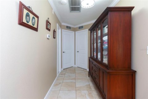 House in Tampa, Florida 3 bedrooms, 148.18 sq.m. № 1742770 - photo 20