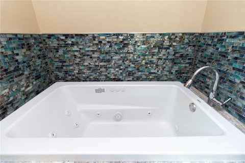 House in Tampa, Florida 3 bedrooms, 148.18 sq.m. № 1742770 - photo 27