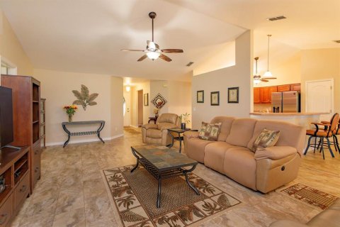 House in Eustis, Florida 3 bedrooms, 189.06 sq.m. № 2134343 - photo 8