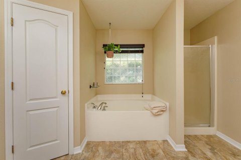 House in Eustis, Florida 3 bedrooms, 189.06 sq.m. № 2134343 - photo 17