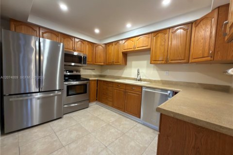 Adosado en venta en Miami, Florida, 3 dormitorios, 146.32 m2 № 2311421 - foto 6