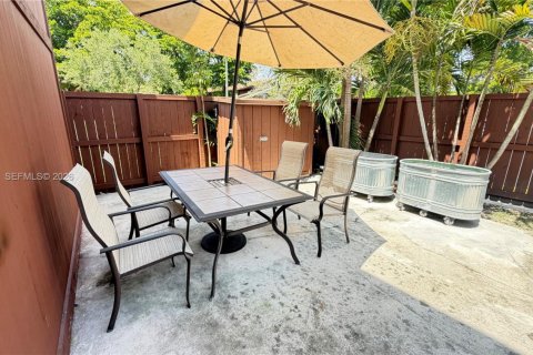 Adosado en venta en Miami, Florida, 3 dormitorios, 146.32 m2 № 2311421 - foto 22
