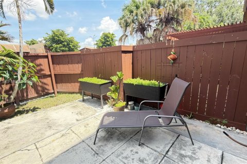 Adosado en venta en Miami, Florida, 3 dormitorios, 146.32 m2 № 2311421 - foto 24