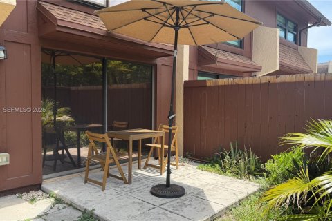 Adosado en venta en Miami, Florida, 3 dormitorios, 146.32 m2 № 2311421 - foto 3
