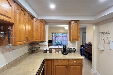 Adosado en venta en Miami, Florida, 3 dormitorios, 146.32 m2 № 2311421 - foto 7