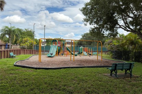 Adosado en venta en Miami, Florida, 3 dormitorios, 146.32 m2 № 2311421 - foto 28