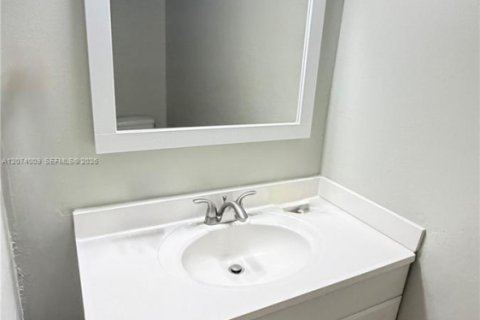 Adosado en venta en Miami, Florida, 3 dormitorios, 146.32 m2 № 2311421 - foto 10