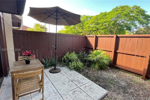 Adosado en venta en Miami, Florida, 3 dormitorios, 146.32 m2 № 2311421 - foto 2