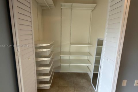 Adosado en venta en Miami, Florida, 3 dormitorios, 146.32 m2 № 2311421 - foto 13