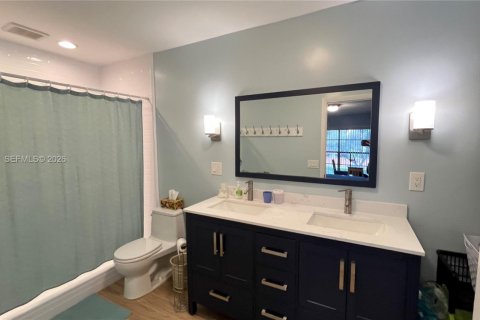 Adosado en venta en Miami, Florida, 3 dormitorios, 146.32 m2 № 2311421 - foto 15