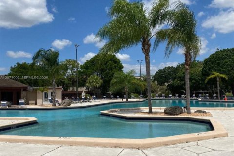 Adosado en venta en Miami, Florida, 3 dormitorios, 146.32 m2 № 2311421 - foto 26