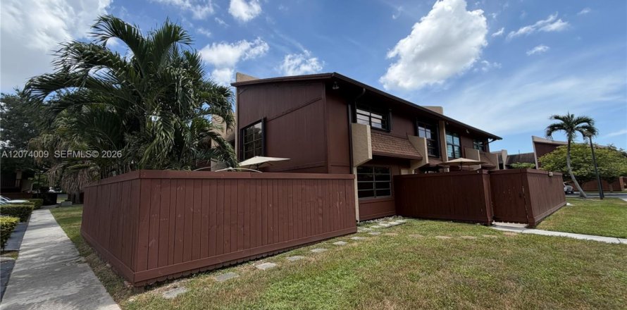 Adosado en Miami, Florida 3 dormitorios, 146.32 m2 № 2311421