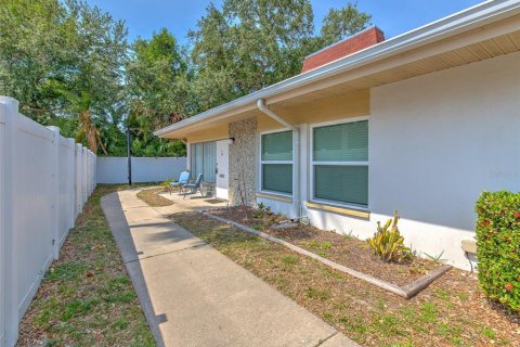 Condo in Holiday, Florida, 2 bedrooms № 2267456 - photo 4