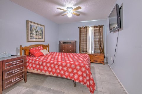 Condo in Holiday, Florida, 2 bedrooms № 2267456 - photo 15