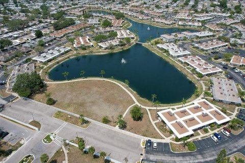 Condo in Holiday, Florida, 2 bedrooms № 2267456 - photo 26