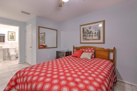 Condo in Holiday, Florida, 2 bedrooms № 2267456 - photo 17