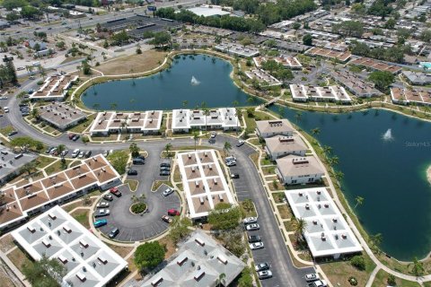 Condo in Holiday, Florida, 2 bedrooms № 2267456 - photo 22