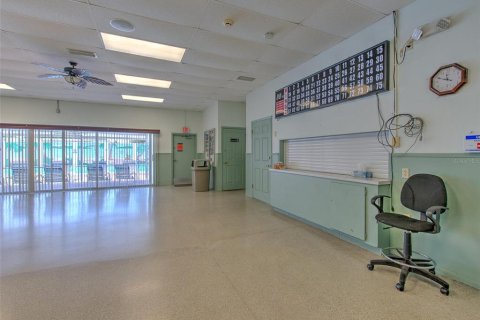 Condo in Holiday, Florida, 2 bedrooms № 2267456 - photo 30