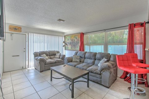 Condo in Holiday, Florida, 2 bedrooms № 2267456 - photo 8
