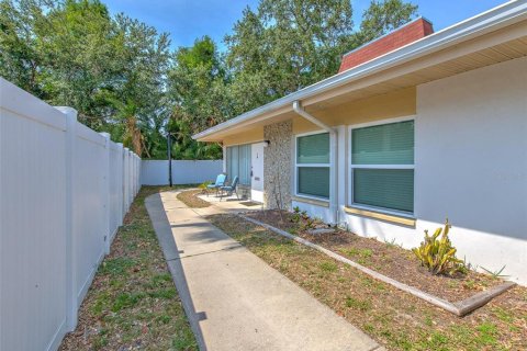 Condo in Holiday, Florida, 2 bedrooms № 2267456 - photo 3
