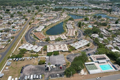 Condo in Holiday, Florida, 2 bedrooms № 2267456 - photo 21