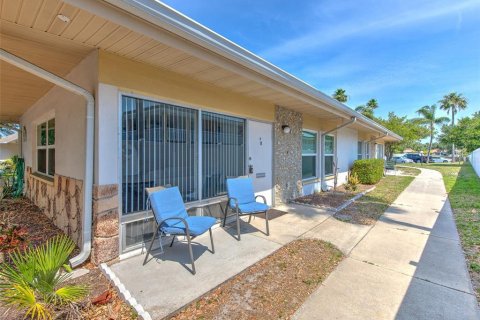 Condo in Holiday, Florida, 2 bedrooms № 2267456 - photo 2