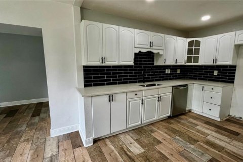 Villa ou maison à louer à Tampa, Floride: 3 chambres, 156.26 m2 № 1822564 - photo 12