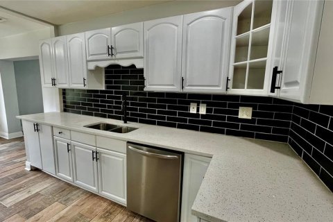Villa ou maison à louer à Tampa, Floride: 3 chambres, 156.26 m2 № 1822564 - photo 13