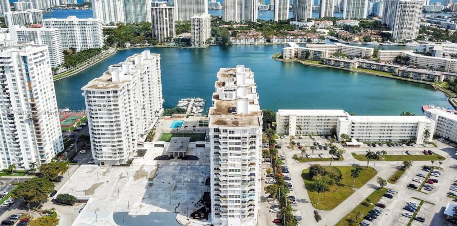 Condo à Aventura, Floride, 2 chambres  № 1729842