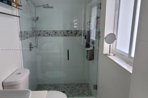 Casa en alquiler en Miami, Florida, 3 dormitorios, 149.76 m2 № 1927784 - foto 12