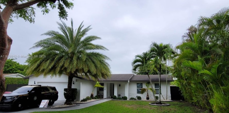 Casa en Miami, Florida 3 dormitorios, 149.76 m2 № 1927784